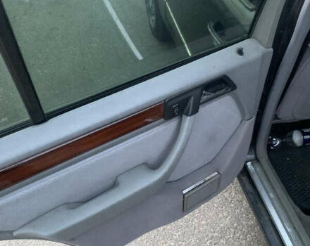 Черный Мерседес Е-Класс, объемом двигателя 2.2 л и пробегом 630 тыс. км за 2700 $, фото 6 на Automoto.ua