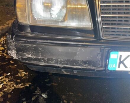 Черный Мерседес Е-Класс, объемом двигателя 2.3 л и пробегом 401 тыс. км за 4000 $, фото 1 на Automoto.ua