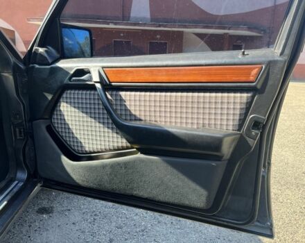 Черный Мерседес Е-Класс, объемом двигателя 2.2 л и пробегом 387 тыс. км за 3700 $, фото 8 на Automoto.ua