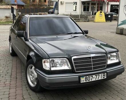 Черный Мерседес Е-Класс, объемом двигателя 2.2 л и пробегом 430 тыс. км за 3450 $, фото 1 на Automoto.ua