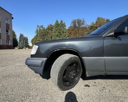 Черный Мерседес Е-Класс, объемом двигателя 2.2 л и пробегом 387 тыс. км за 3700 $, фото 5 на Automoto.ua