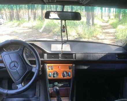 Черный Мерседес Е-Класс, объемом двигателя 2 л и пробегом 450 тыс. км за 3999 $, фото 2 на Automoto.ua