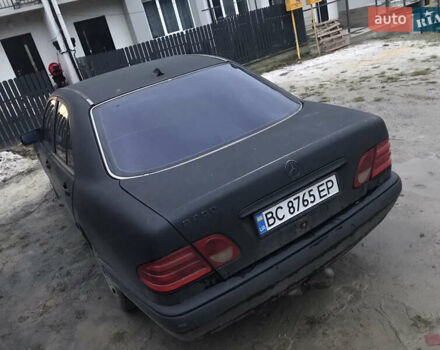 Чорний Мерседес Е-Клас, об'ємом двигуна 2 л та пробігом 419 тис. км за 2200 $, фото 5 на Automoto.ua