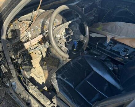 Черный Мерседес Е-Класс, объемом двигателя 3.2 л и пробегом 260 тыс. км за 2900 $, фото 9 на Automoto.ua