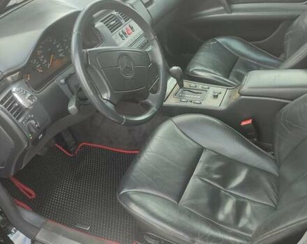 Черный Мерседес Е-Класс, объемом двигателя 3 л и пробегом 430 тыс. км за 3300 $, фото 4 на Automoto.ua