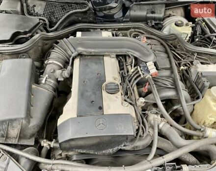 Черный Мерседес Е-Класс, объемом двигателя 2.8 л и пробегом 390 тыс. км за 2950 $, фото 7 на Automoto.ua