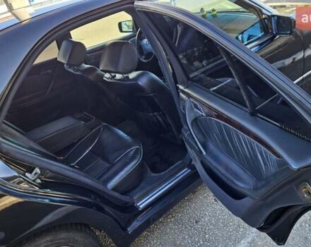 Черный Мерседес Е-Класс, объемом двигателя 2.3 л и пробегом 400 тыс. км за 4400 $, фото 2 на Automoto.ua