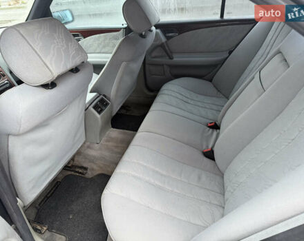 Черный Мерседес Е-Класс, объемом двигателя 2 л и пробегом 300 тыс. км за 2600 $, фото 11 на Automoto.ua