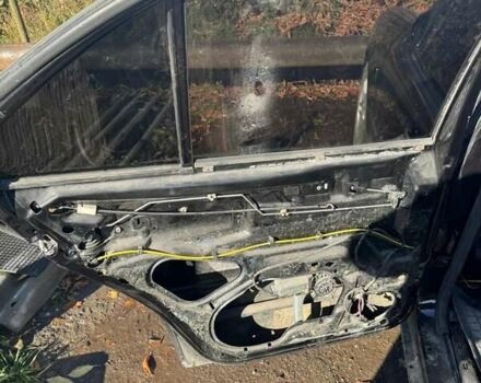 Черный Мерседес Е-Класс, объемом двигателя 3.2 л и пробегом 260 тыс. км за 2900 $, фото 3 на Automoto.ua