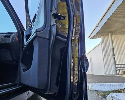 Черный Мерседес Е-Класс, объемом двигателя 2.3 л и пробегом 400 тыс. км за 4400 $, фото 6 на Automoto.ua