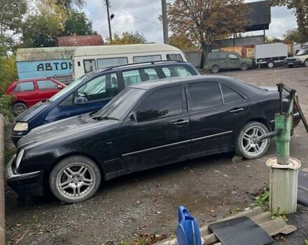 Черный Мерседес Е-Класс, объемом двигателя 3.2 л и пробегом 260 тыс. км за 2900 $, фото 1 на Automoto.ua