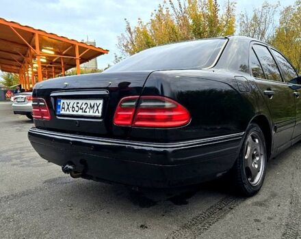 Черный Мерседес Е-Класс, объемом двигателя 2 л и пробегом 488 тыс. км за 3000 $, фото 2 на Automoto.ua