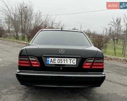 Черный Мерседес Е-Класс, объемом двигателя 2.3 л и пробегом 350 тыс. км за 2700 $, фото 6 на Automoto.ua