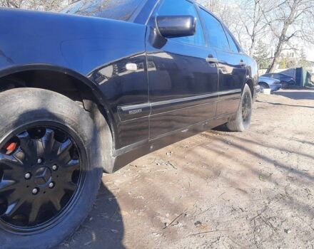 Черный Мерседес Е-Класс, объемом двигателя 0 л и пробегом 280 тыс. км за 1600 $, фото 5 на Automoto.ua