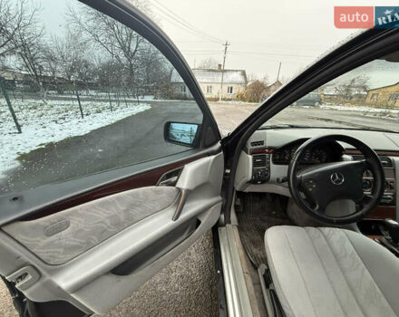 Чорний Мерседес Е-Клас, об'ємом двигуна 2 л та пробігом 300 тис. км за 2600 $, фото 9 на Automoto.ua