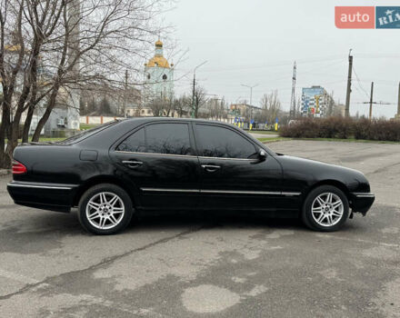Черный Мерседес Е-Класс, объемом двигателя 2.3 л и пробегом 350 тыс. км за 2700 $, фото 3 на Automoto.ua