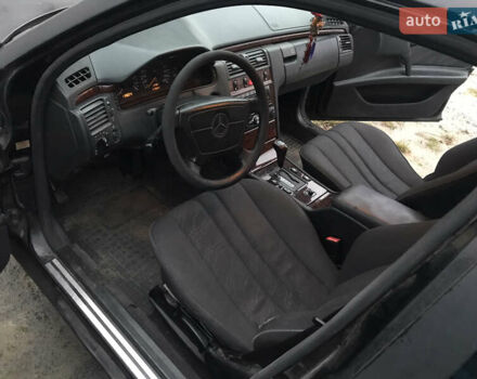 Чорний Мерседес Е-Клас, об'ємом двигуна 2 л та пробігом 419 тис. км за 2200 $, фото 4 на Automoto.ua