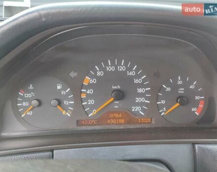 Черный Мерседес Е-Класс, объемом двигателя 3 л и пробегом 430 тыс. км за 3300 $, фото 5 на Automoto.ua