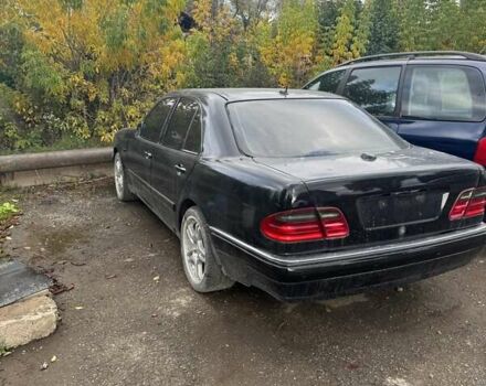 Черный Мерседес Е-Класс, объемом двигателя 3.2 л и пробегом 260 тыс. км за 2900 $, фото 17 на Automoto.ua