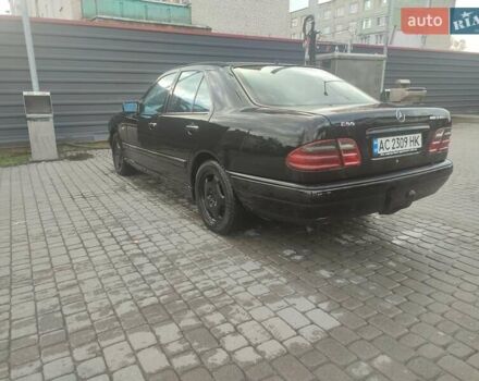 Черный Мерседес Е-Класс, объемом двигателя 3 л и пробегом 430 тыс. км за 3300 $, фото 7 на Automoto.ua