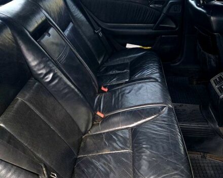 Черный Мерседес Е-Класс, объемом двигателя 2 л и пробегом 488 тыс. км за 3000 $, фото 4 на Automoto.ua