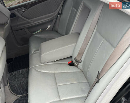 Черный Мерседес Е-Класс, объемом двигателя 2.3 л и пробегом 350 тыс. км за 2700 $, фото 13 на Automoto.ua