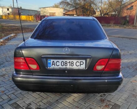 Чорний Мерседес Е-Клас, об'ємом двигуна 2 л та пробігом 270 тис. км за 1900 $, фото 3 на Automoto.ua
