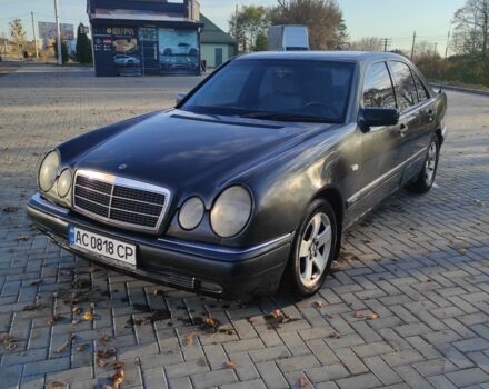 Чорний Мерседес Е-Клас, об'ємом двигуна 2 л та пробігом 270 тис. км за 1900 $, фото 2 на Automoto.ua