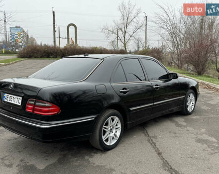 Черный Мерседес Е-Класс, объемом двигателя 2.3 л и пробегом 350 тыс. км за 2700 $, фото 4 на Automoto.ua