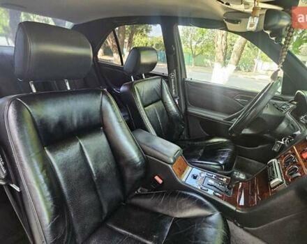 Черный Мерседес Е-Класс, объемом двигателя 2.3 л и пробегом 400 тыс. км за 4400 $, фото 13 на Automoto.ua