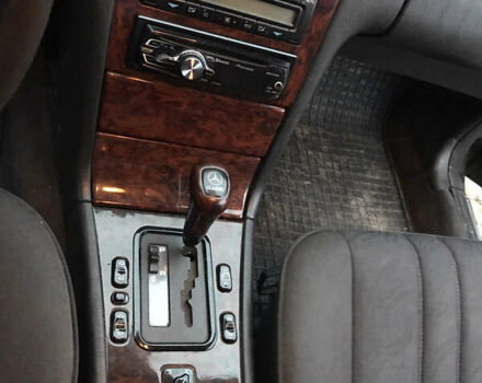 Чорний Мерседес Е-Клас, об'ємом двигуна 2 л та пробігом 419 тис. км за 2200 $, фото 1 на Automoto.ua