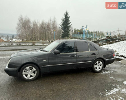 Черный Мерседес Е-Класс, объемом двигателя 2 л и пробегом 300 тыс. км за 2600 $, фото 2 на Automoto.ua