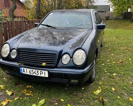 Черный Мерседес Е-Класс, объемом двигателя 2.3 л и пробегом 317 тыс. км за 3500 $, фото 1 на Automoto.ua