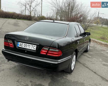 Черный Мерседес Е-Класс, объемом двигателя 2.3 л и пробегом 350 тыс. км за 2700 $, фото 5 на Automoto.ua