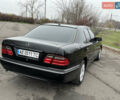 Черный Мерседес Е-Класс, объемом двигателя 2.3 л и пробегом 350 тыс. км за 2700 $, фото 5 на Automoto.ua