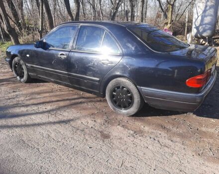 Черный Мерседес Е-Класс, объемом двигателя 0 л и пробегом 280 тыс. км за 1600 $, фото 3 на Automoto.ua