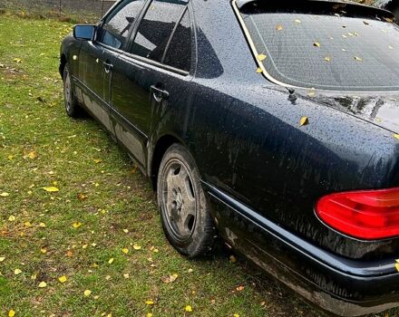 Чорний Мерседес Е-Клас, об'ємом двигуна 2.3 л та пробігом 317 тис. км за 3500 $, фото 3 на Automoto.ua