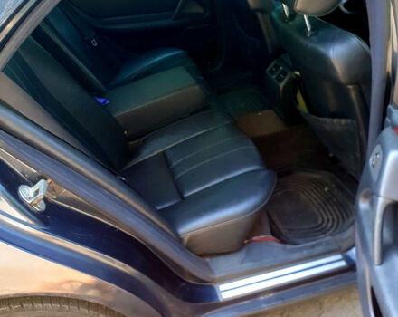 Черный Мерседес Е-Класс, объемом двигателя 2.2 л и пробегом 384 тыс. км за 3200 $, фото 3 на Automoto.ua