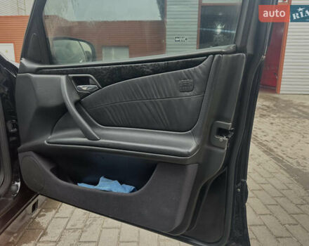 Чорний Мерседес Е-Клас, об'ємом двигуна 2 л та пробігом 528 тис. км за 5000 $, фото 3 на Automoto.ua