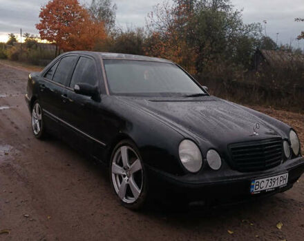 Чорний Мерседес Е-Клас, об'ємом двигуна 2 л та пробігом 360 тис. км за 2900 $, фото 5 на Automoto.ua