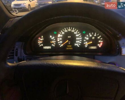 Черный Мерседес Е-Класс, объемом двигателя 2.3 л и пробегом 505 тыс. км за 3350 $, фото 7 на Automoto.ua