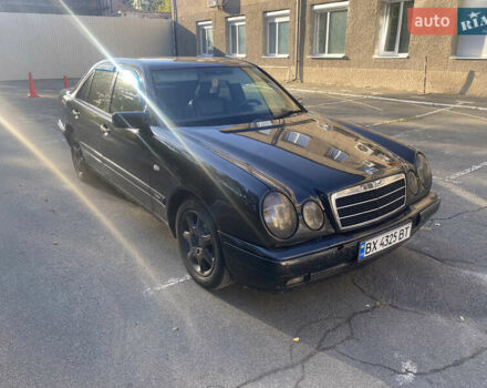 Черный Мерседес Е-Класс, объемом двигателя 2 л и пробегом 423 тыс. км за 4200 $, фото 6 на Automoto.ua