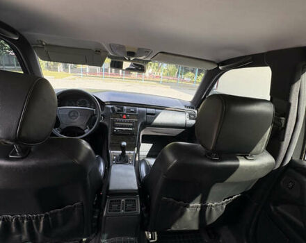 Черный Мерседес Е-Класс, объемом двигателя 2 л и пробегом 478 тыс. км за 3800 $, фото 3 на Automoto.ua