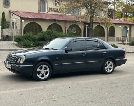 Черный Мерседес Е-Класс, объемом двигателя 3.2 л и пробегом 490 тыс. км за 3217 $, фото 3 на Automoto.ua