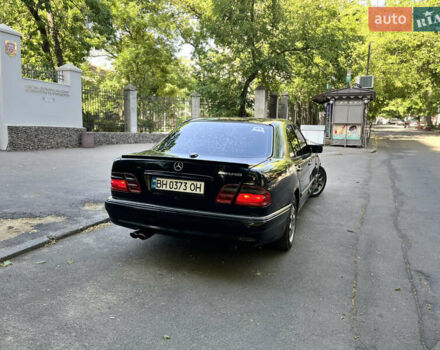 Черный Мерседес Е-Класс, объемом двигателя 3.2 л и пробегом 450 тыс. км за 3600 $, фото 7 на Automoto.ua