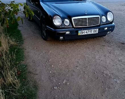 Черный Мерседес Е-Класс, объемом двигателя 4.3 л и пробегом 265 тыс. км за 1800 $, фото 1 на Automoto.ua