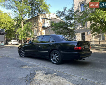 Черный Мерседес Е-Класс, объемом двигателя 3.2 л и пробегом 450 тыс. км за 3600 $, фото 5 на Automoto.ua