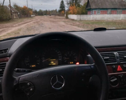 Чорний Мерседес Е-Клас, об'ємом двигуна 2 л та пробігом 360 тис. км за 2900 $, фото 7 на Automoto.ua