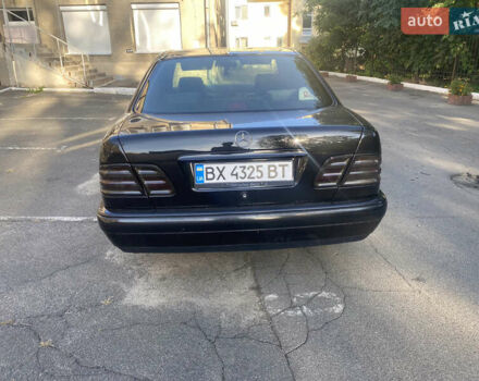 Черный Мерседес Е-Класс, объемом двигателя 2 л и пробегом 423 тыс. км за 4200 $, фото 3 на Automoto.ua