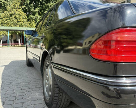 Черный Мерседес Е-Класс, объемом двигателя 2 л и пробегом 478 тыс. км за 3800 $, фото 13 на Automoto.ua